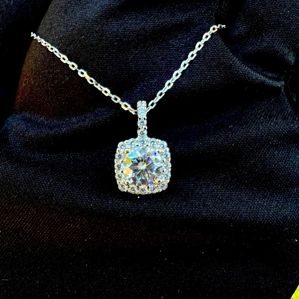 New Moissanite 10H10A Pendant Necklace 1CT,18K White Gold Plated Sterling Silver